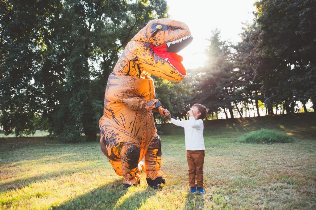 Chłopiec i dinozaur