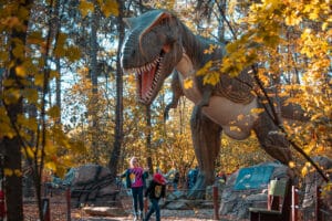 Duży Tyranozaur w parku dinozaurów