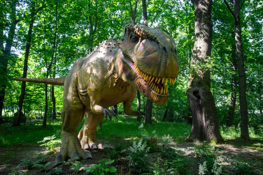 Figura dinozaura w Zatorlandzie